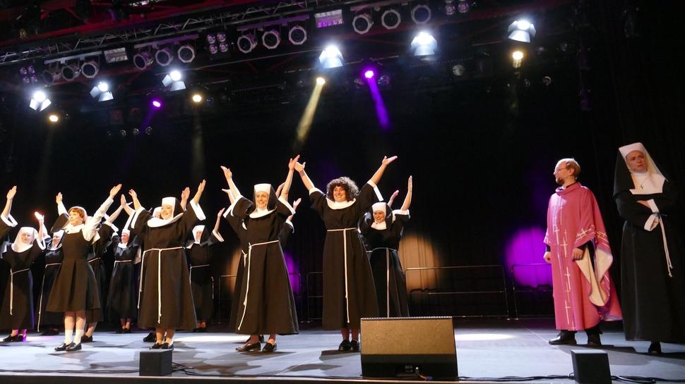 Musical Kultur Daaden bei der Premierenvorstellung der neuen Produktion „Sister Act“, die erstmals im August 2024 aufgeführt wird.